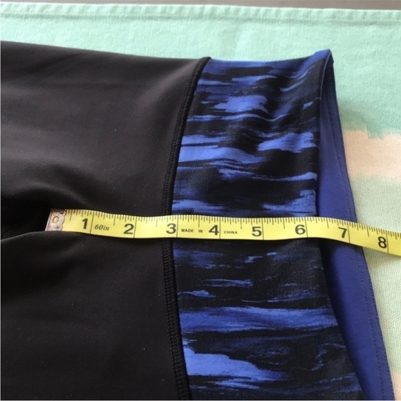 Lululemon Reversible Capri Cropped Legging Pants - Picture 11 of 12